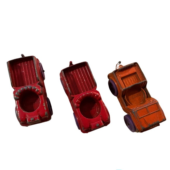 Vintage 1967 Tootsie Toy Red Die Cast Metal Toy Truck - Picture 2 of 4